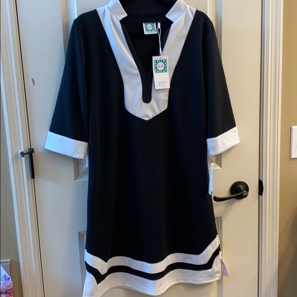 vfish Dresses & Skirts - Black and White Gorgeous 3/4 Sleeve Dress NWT